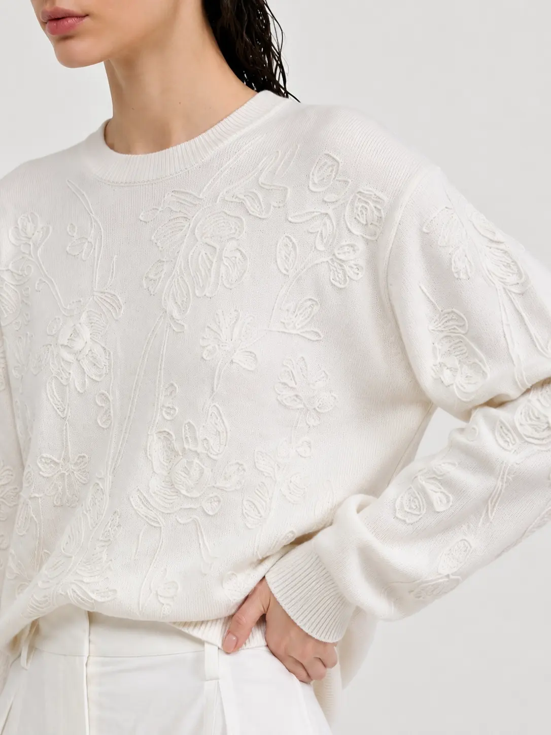 round-neck knitted top details